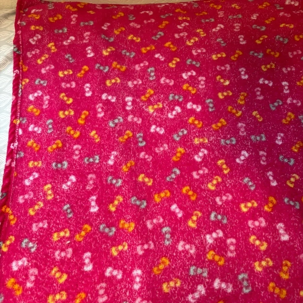 Sanrio Hello Kitty fleece Blanket with Bow Pattern 36” x 28”